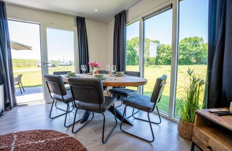 Eettafel chalet ijsselmeer