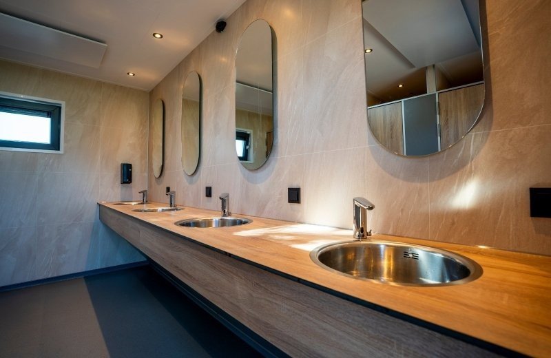 Modern sanitairgebouw vakantiepark lemmer